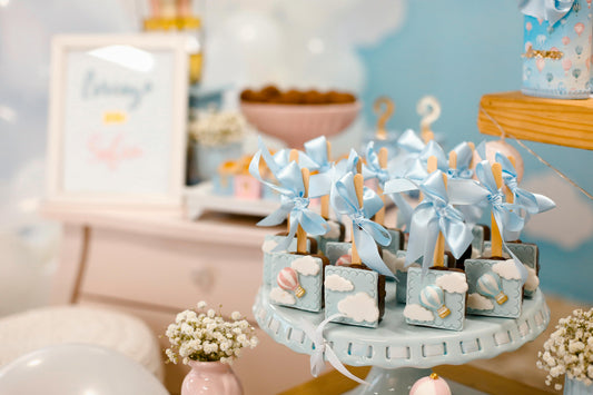 Babyshower planen: Dekoration, Geschenkideen zur Geburt, und Einladungen